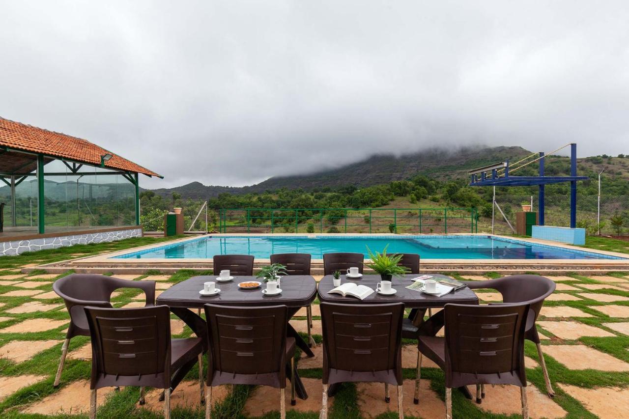 Stayvista'S Ficus Farms - Mountain-View Haven With Rustic Artsy Interiors, Outdoor Pool, Glasshouse, Home Theatre & Karaoke Delight Igatpuri Exteriér fotografie