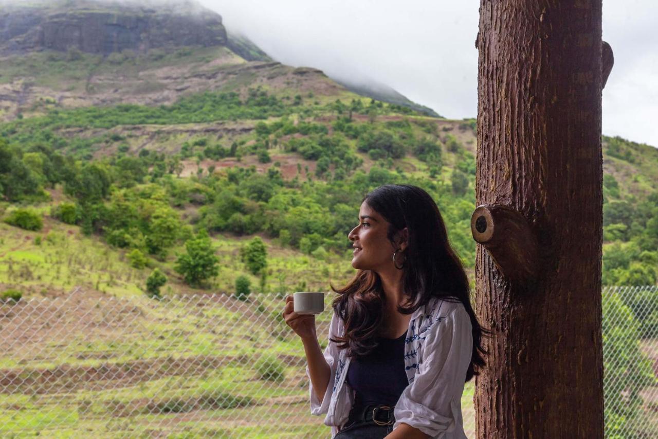 Stayvista'S Ficus Farms - Mountain-View Haven With Rustic Artsy Interiors, Outdoor Pool, Glasshouse, Home Theatre & Karaoke Delight Igatpuri Exteriér fotografie