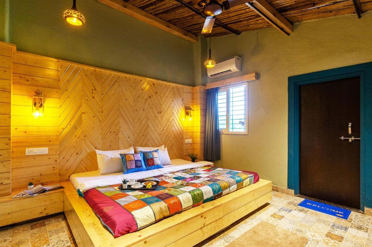 Stayvista'S Ficus Farms - Mountain-View Haven With Rustic Artsy Interiors, Outdoor Pool, Glasshouse, Home Theatre & Karaoke Delight Igatpuri Exteriér fotografie