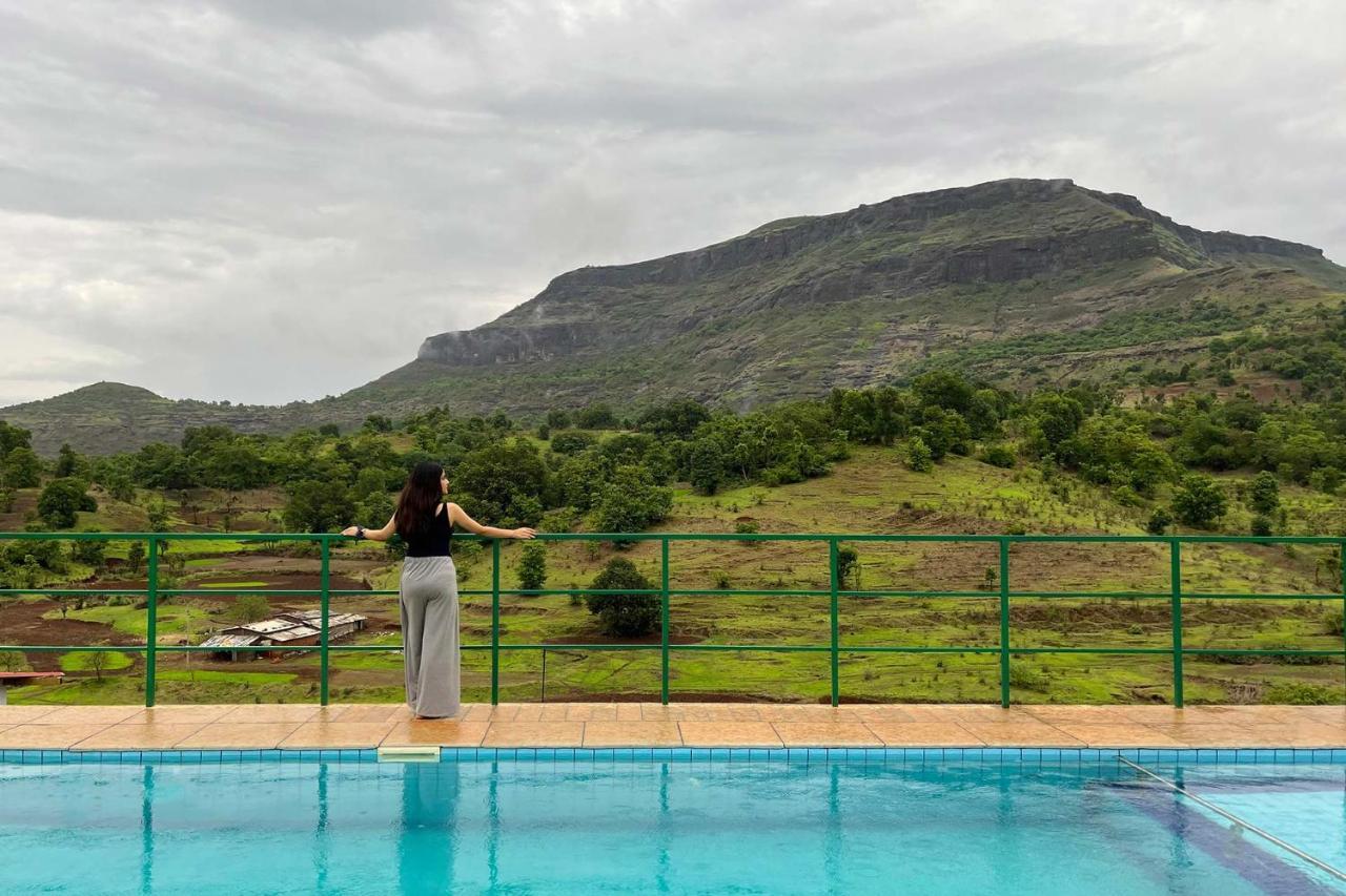Stayvista'S Ficus Farms - Mountain-View Haven With Rustic Artsy Interiors, Outdoor Pool, Glasshouse, Home Theatre & Karaoke Delight Igatpuri Exteriér fotografie
