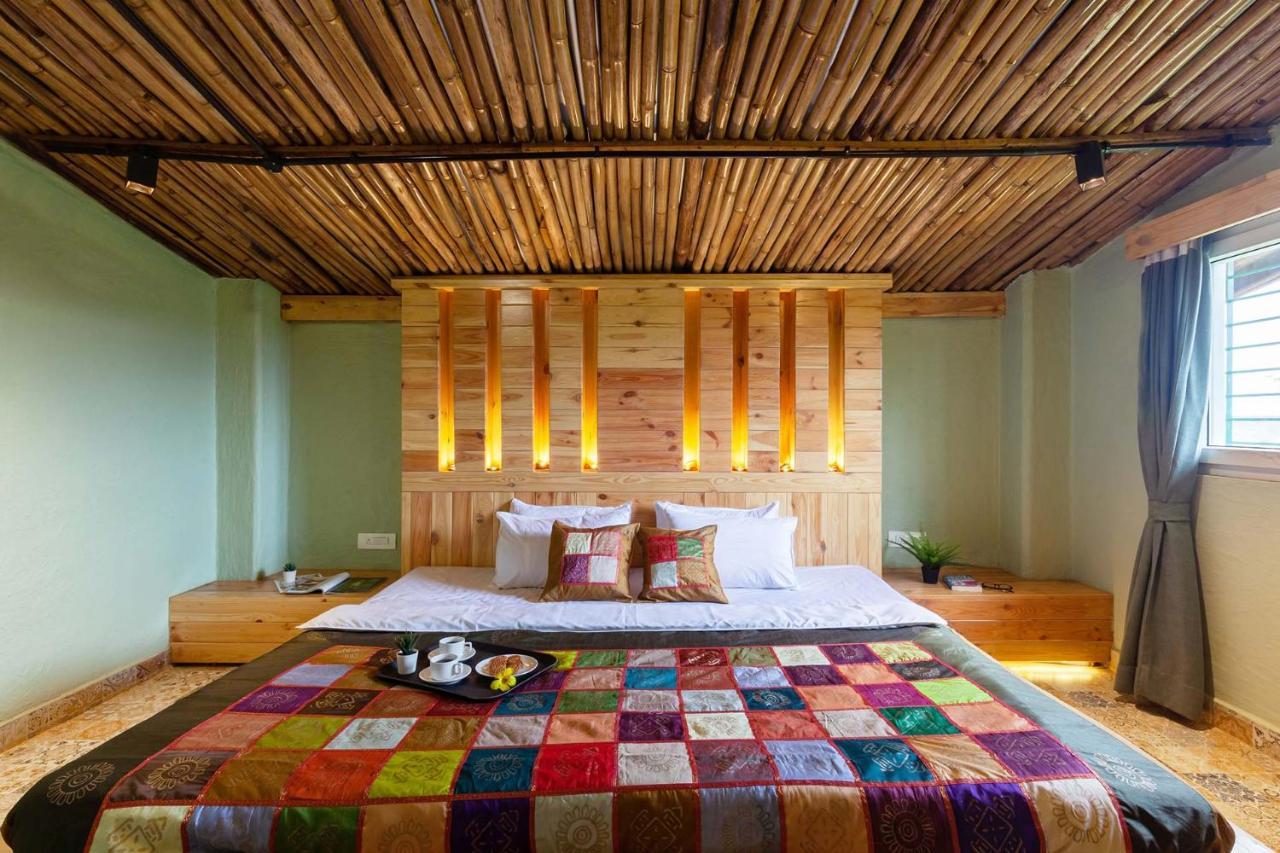 Stayvista'S Ficus Farms - Mountain-View Haven With Rustic Artsy Interiors, Outdoor Pool, Glasshouse, Home Theatre & Karaoke Delight Igatpuri Exteriér fotografie