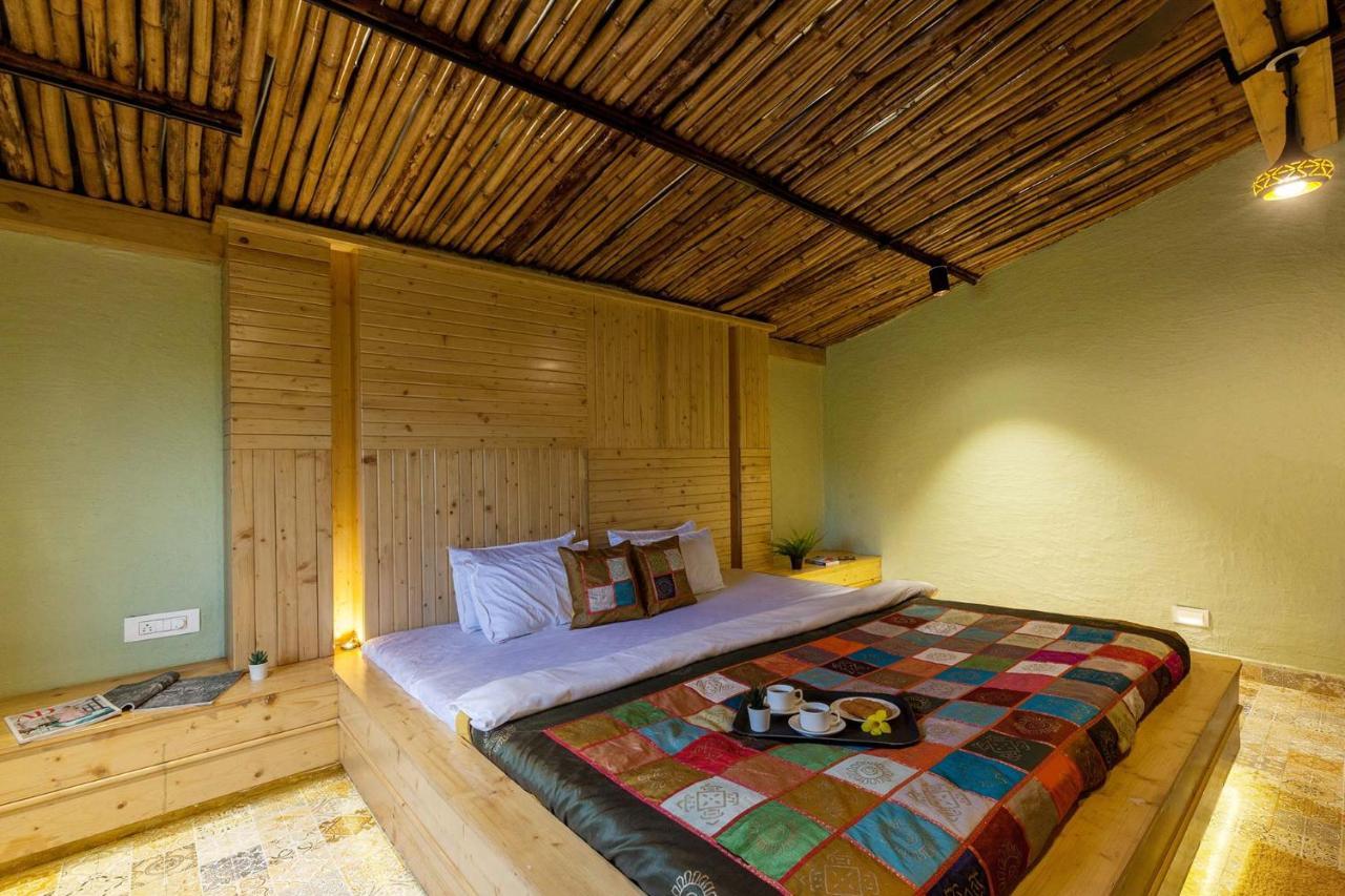 Stayvista'S Ficus Farms - Mountain-View Haven With Rustic Artsy Interiors, Outdoor Pool, Glasshouse, Home Theatre & Karaoke Delight Igatpuri Exteriér fotografie